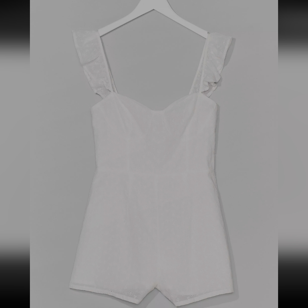 Nasty Gal Broderie Strappy Playsuit NWT size 8 - Picture 3 of 6